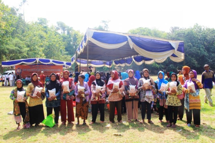 SSSGC YOGYAKARTA: PENYALURAN 5 TON BERAS DI PURWOSARI GUNUNG KIDUL