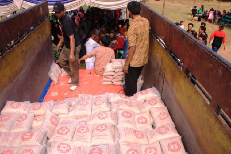 SSSGC YOGYAKARTA: PENYALURAN 5 TON BERAS DI PURWOSARI GUNUNG KIDUL