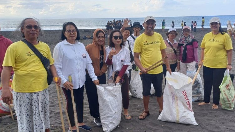 SSSGC Sai Gopi Denpasar: Releasing 650 Turtle Hatchlings and Organizing an Environmental Preservation Program at Biaung Beach, Denpasar, in Celebration of Guru Poornima
