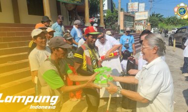 SSSGC Lampung : Sai Center Cahaya Cinta Kasih Sai Merayakan Hari Deklarasi Avatar Dengan Berbagi 60 Nasi Kotak Kepada Masyarakat Sekitar