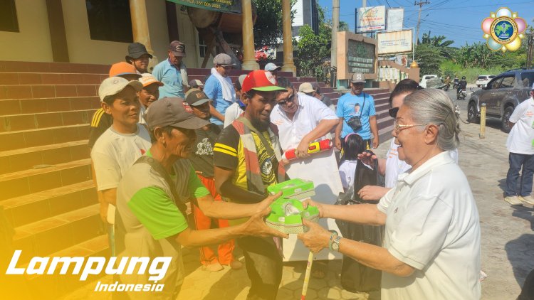 SSSGC Lampung : Sai Center Cahaya Cinta Kasih Sai Merayakan Hari Deklarasi Avatar Dengan Berbagi 60 Nasi Kotak Kepada Masyarakat Sekitar