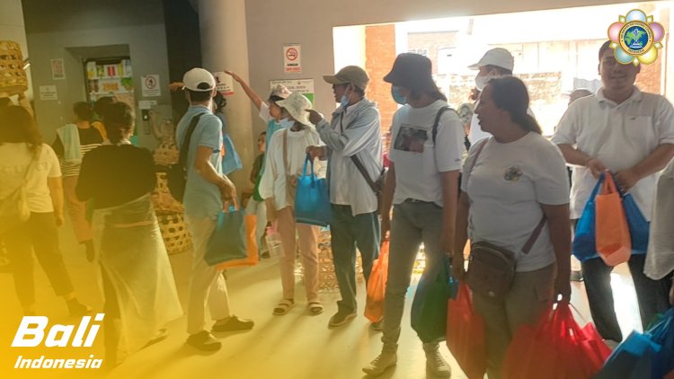 SSSGC Sai Anandam Bali : Celebrating Avatarhood Declaration Day with Narayana Seva, Distributing 108 Food Packages and Clothing