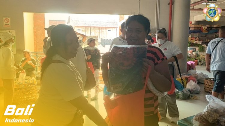 SSSGC Sai Anandam Bali : Celebrating Avatarhood Declaration Day with Narayana Seva, Distributing 108 Food Packages and Clothing