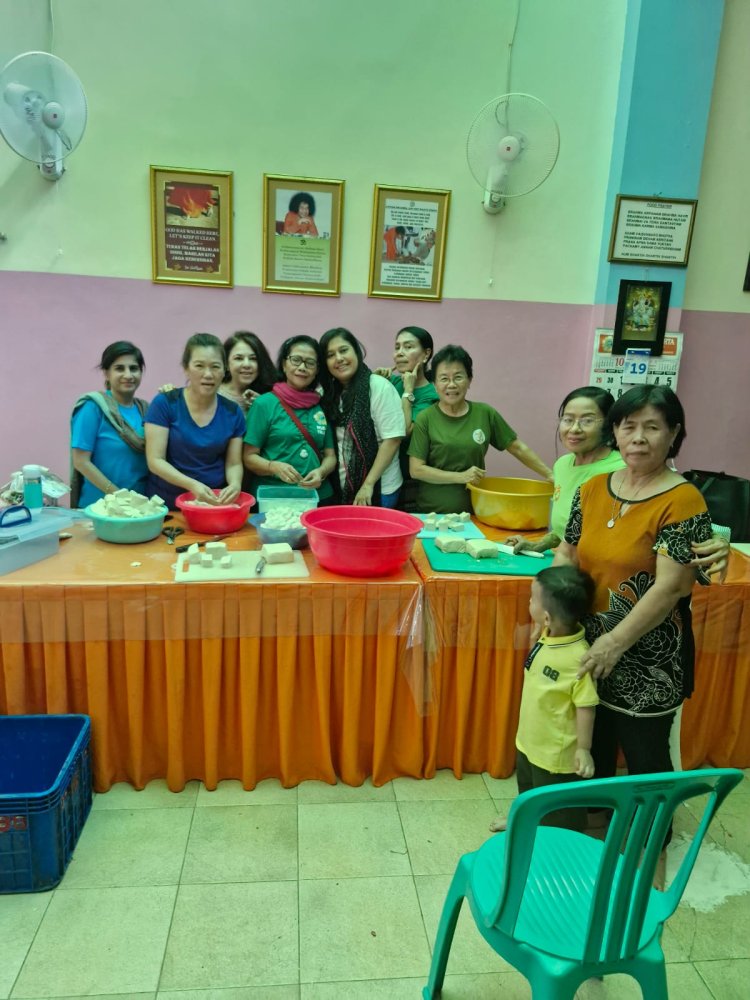 SSSGC Indonesia : Mahila Wing Indonesia Meluncurkan Program "Forever 19" dengan Kegiatan Bulan Oktober 2024, Melakukan Pembagian Total 407 Paket Makanan dalam Semangat "Love in Action"