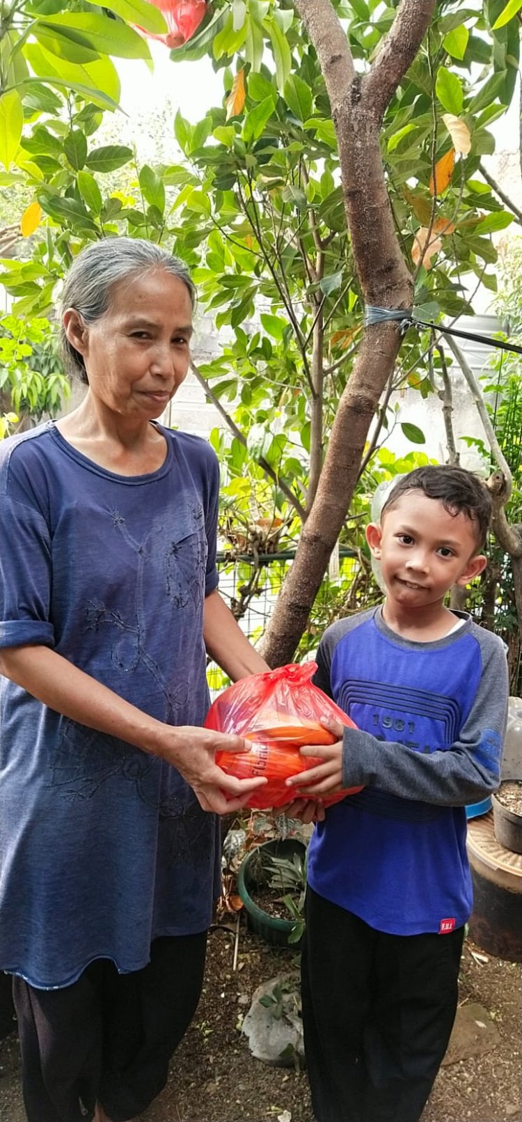 SSSGC Indonesia : Mahila Wing Indonesia Meluncurkan Program "Forever 19" dengan Kegiatan Bulan Oktober 2024, Melakukan Pembagian Total 407 Paket Makanan dalam Semangat "Love in Action"