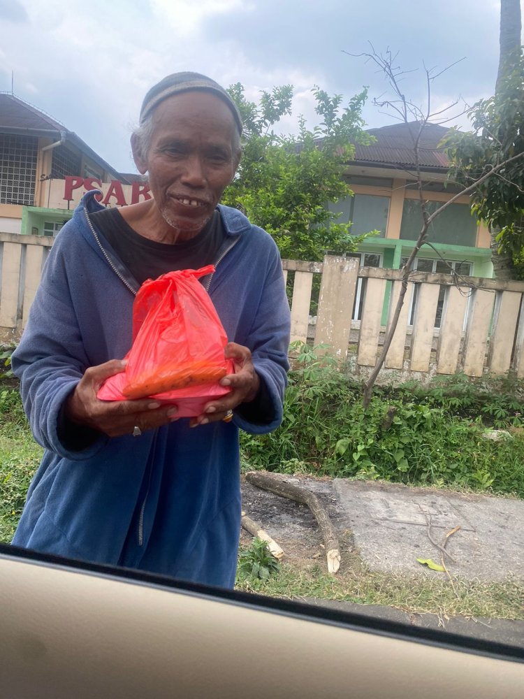 SSSGC Indonesia : Mahila Wing Indonesia Meluncurkan Program "Forever 19" dengan Kegiatan Bulan Oktober 2024, Melakukan Pembagian Total 407 Paket Makanan dalam Semangat "Love in Action"