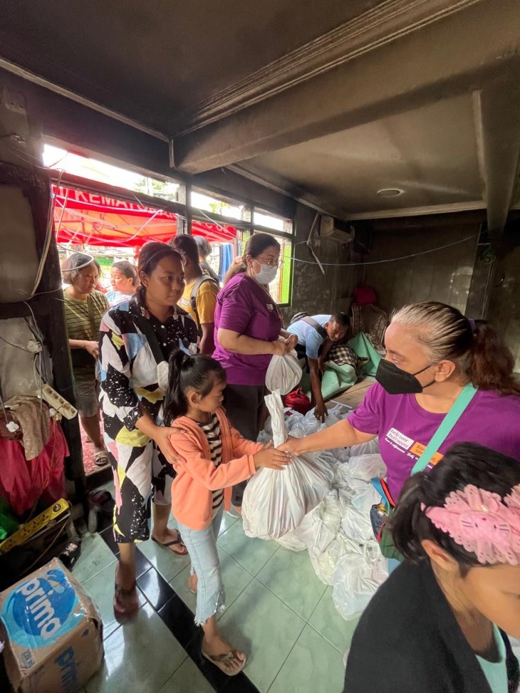 SSSGC Jakarta : Sociocare Narayana Seva by SMILE Teachers, Young Adults, and Mahila for Fire Victims in Kemayoran, Jakarta