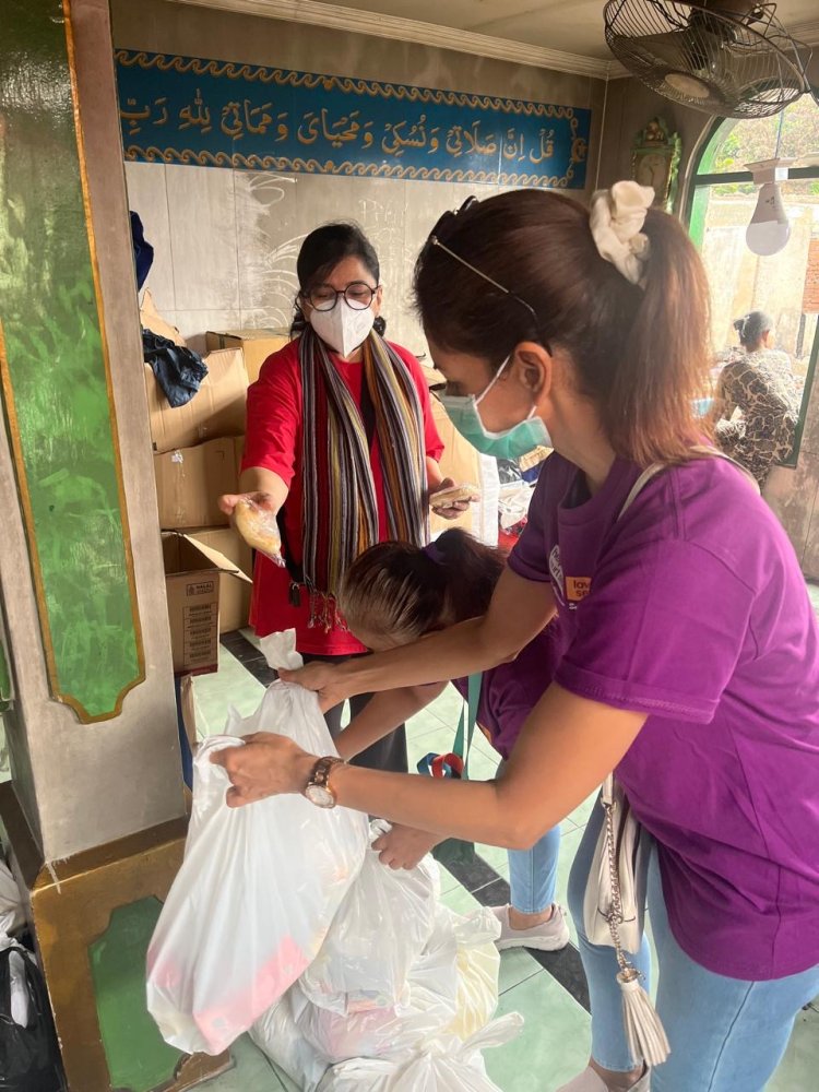 SSSGC Jakarta : Sociocare Narayana Seva by SMILE Teachers, Young Adults, and Mahila for Fire Victims in Kemayoran, Jakarta