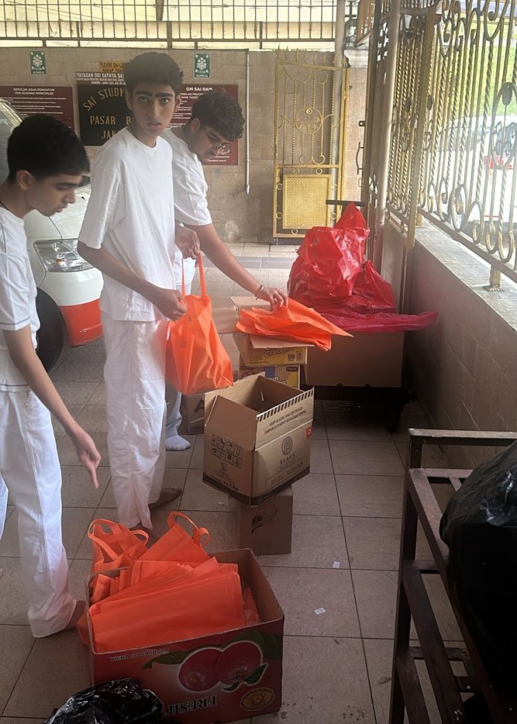 SSSGC Jakarta : SSSE Group IV Boys Melayani Sesama dengan Kasih melalui Narayana Seva