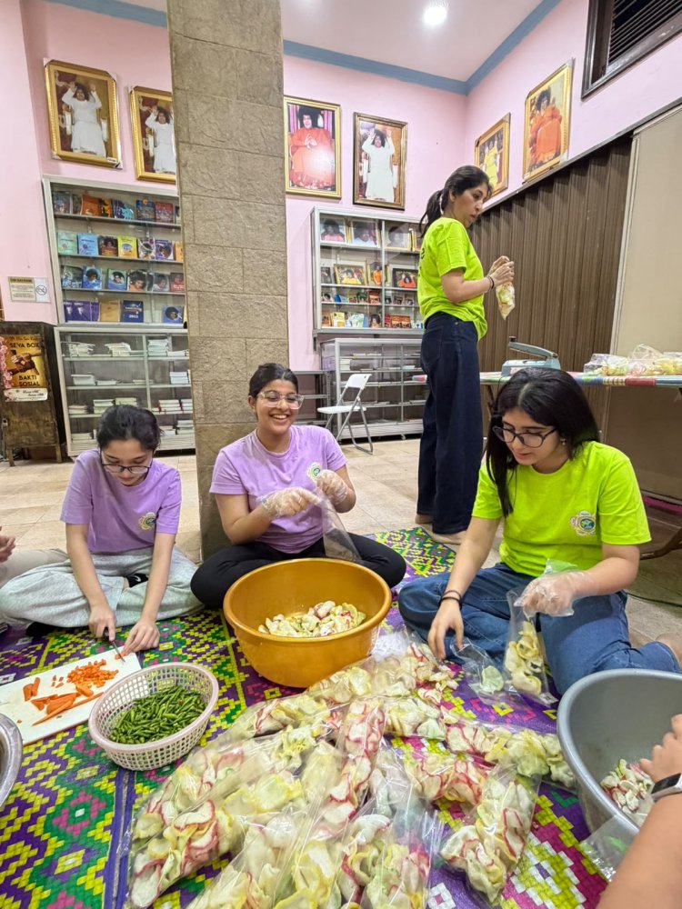 SSSGC Jakarta : SSSE Group IV Girls Berbagi Kasih dan Kepedulian melalui Narayana Seva