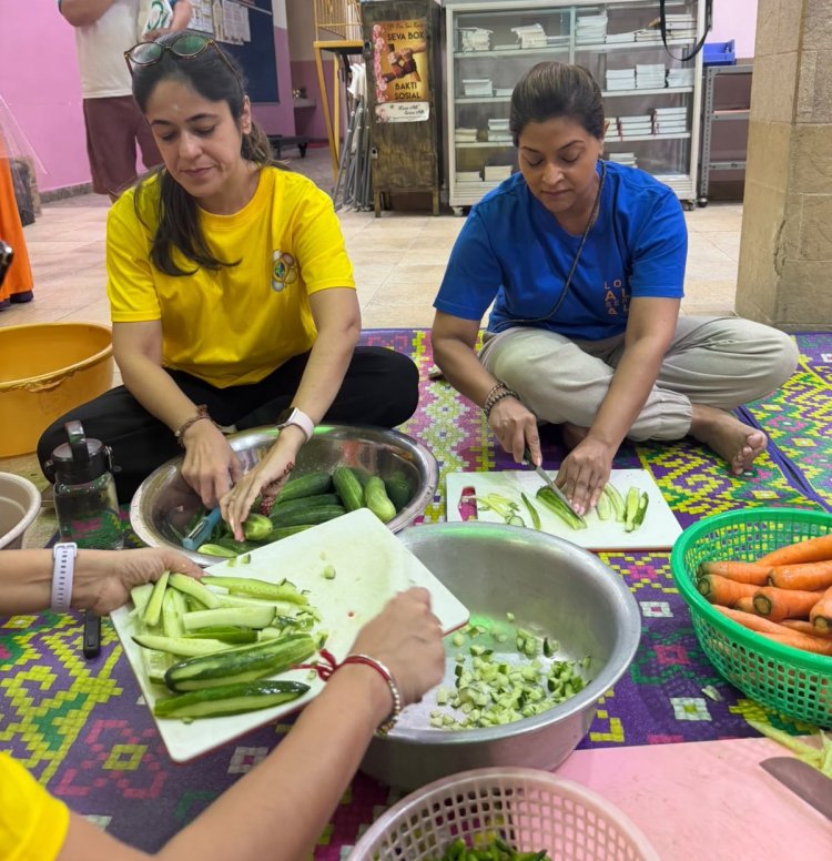 SSSGC Jakarta : SSSE Group IV Girls Berbagi Kasih dan Kepedulian melalui Narayana Seva
